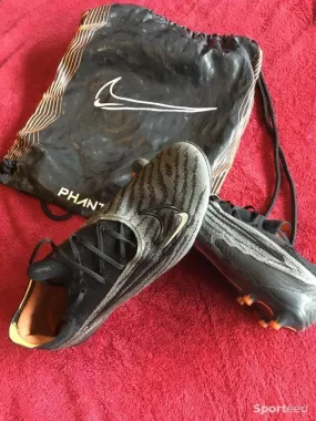 Chaussure de foot  d'occasion Ajouté le : 31/07/2023