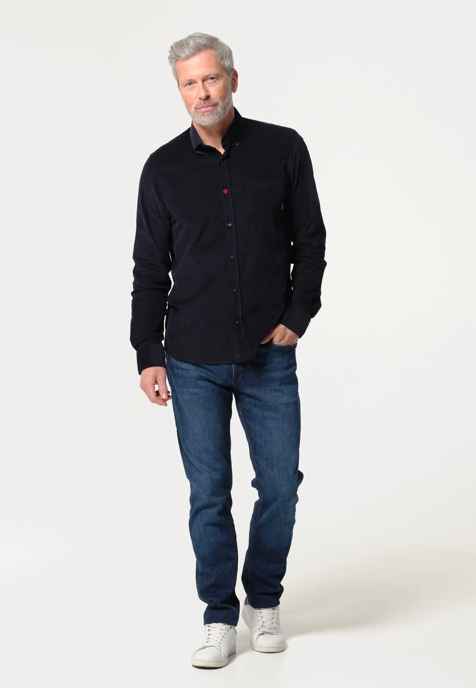 Chemise homme bleue marine et motif feuilles intérieur