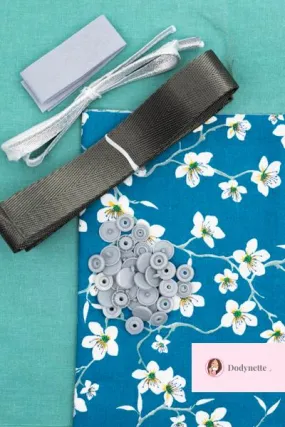 Le kit couture LILY BOX à thé - Fleurs des iles fond turquoise/ lagon