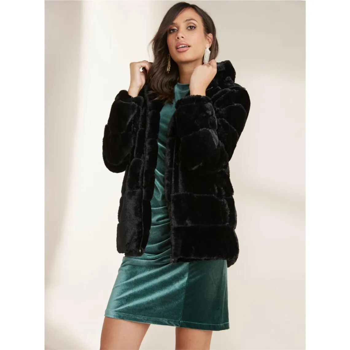 Manteau en fausse fourrure avec capuche noir | 3 Suisses