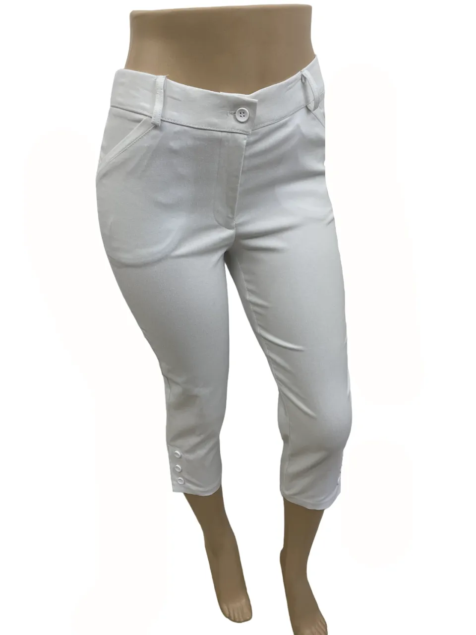 Pantalon capri à poches et boutons latéraux