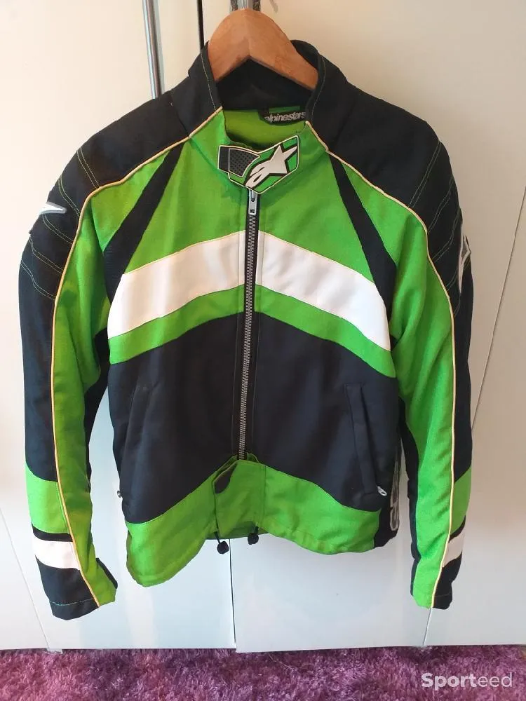 Vest moto homme d'occasion Ajouté le : 24/05/2024