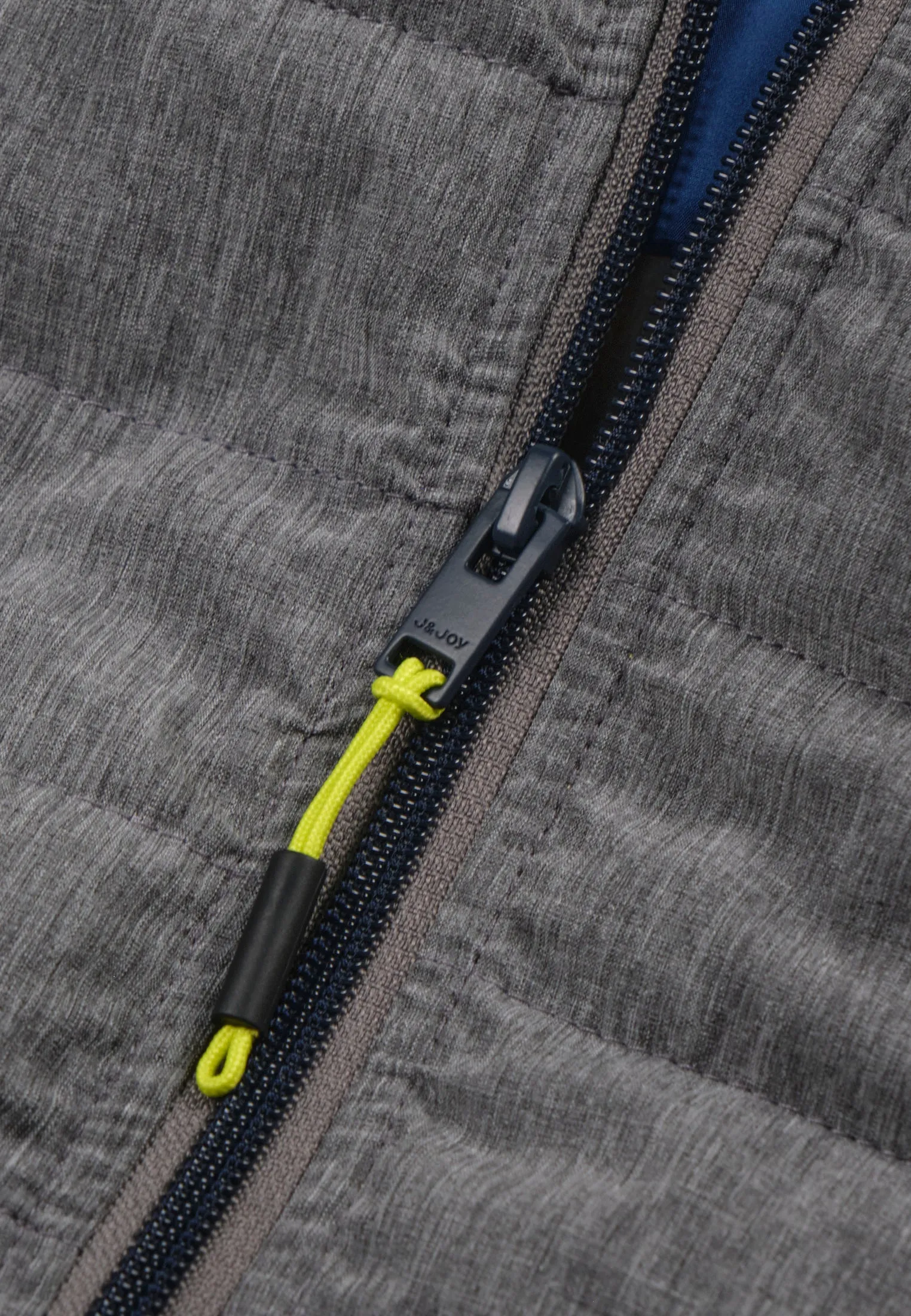 Veste homme grise avec capuche, finitions jaune citron